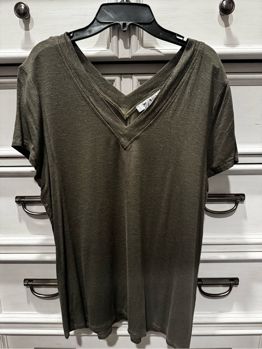 White House Black Market Olive V-Neck Short Sleeve Tee Size L